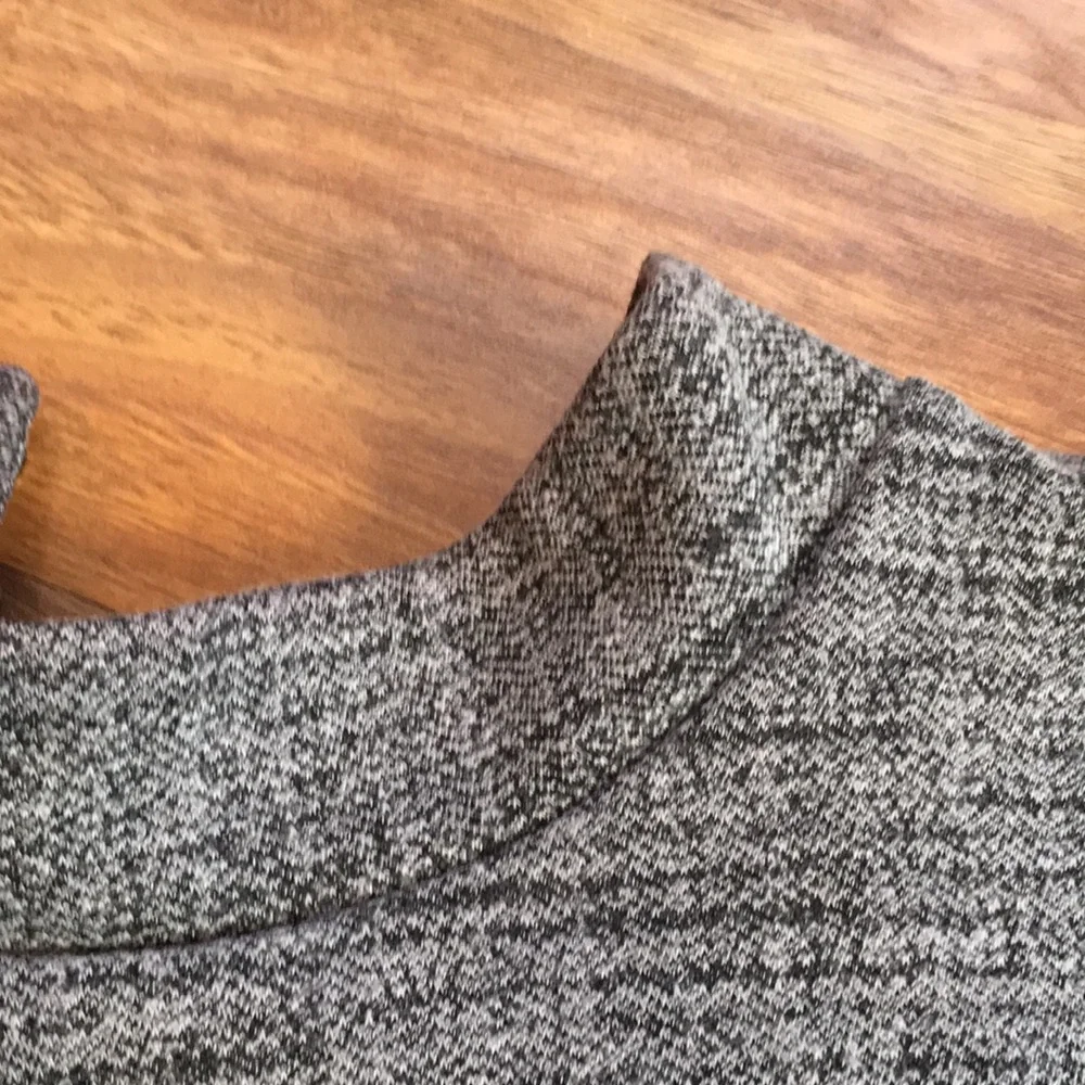 EUC Banana republic sleeveless shirt - Picture 3 of 14